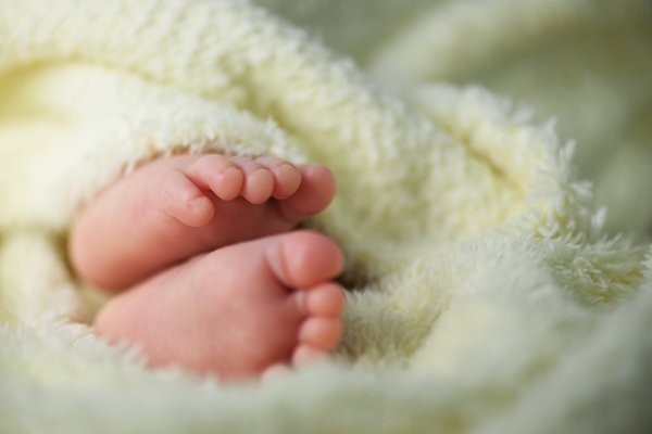 Un plaid personnalisé prénom : douceur et confort pour bébé